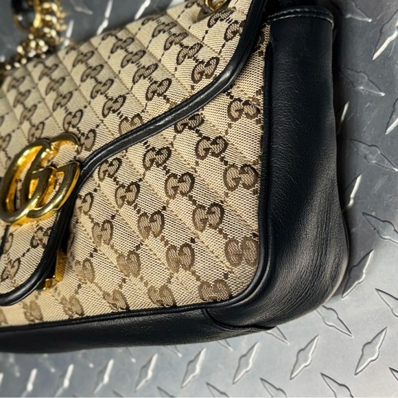 Gucci Marmont Flap Bag in Black - Picture 6 of 11